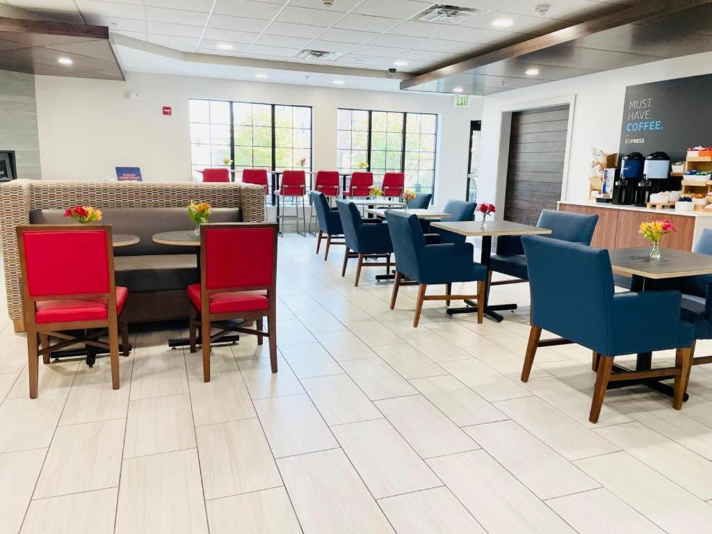 Holiday Inn Express Hotel & Suites Grand Island By Ihg Zewnętrze zdjęcie