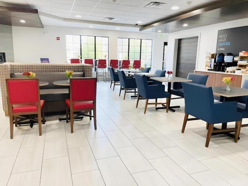 Holiday Inn Express Hotel & Suites Grand Island By Ihg Zewnętrze zdjęcie